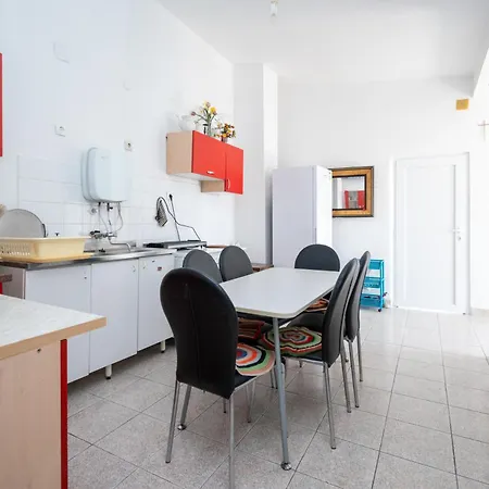 Apartment By The Sea - 21401