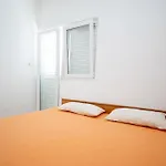 Apartment By The Sea - 21401