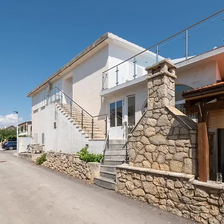 By The Sea - 21401 דירה